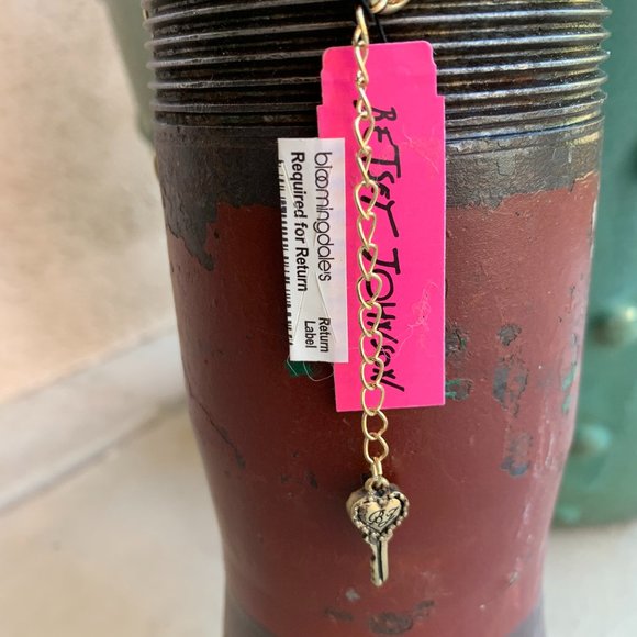 Betsey Johnson Necklace - Picture 5 of 7